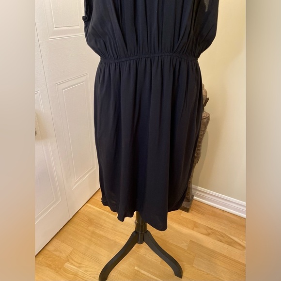 Old Navy black tunic dress with elastic cinch waist. Back keyhole  button - Picture 7 of 12